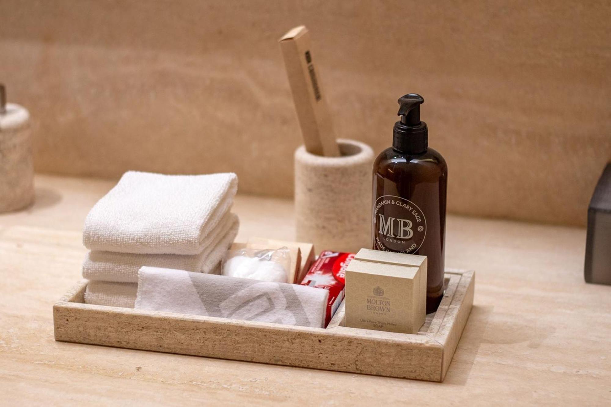 Camino Real Polanco Mexico Hotel Exterior photo Soap and shampoo in a hotel bathroom